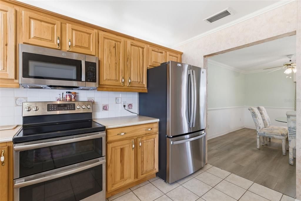 For Sale: $825,000 (2 beds, 2 baths, 1653 Square Feet)