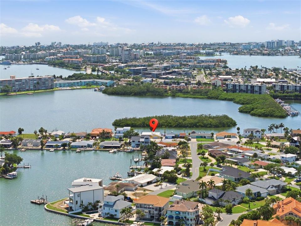 For Sale: $825,000 (2 beds, 2 baths, 1653 Square Feet)