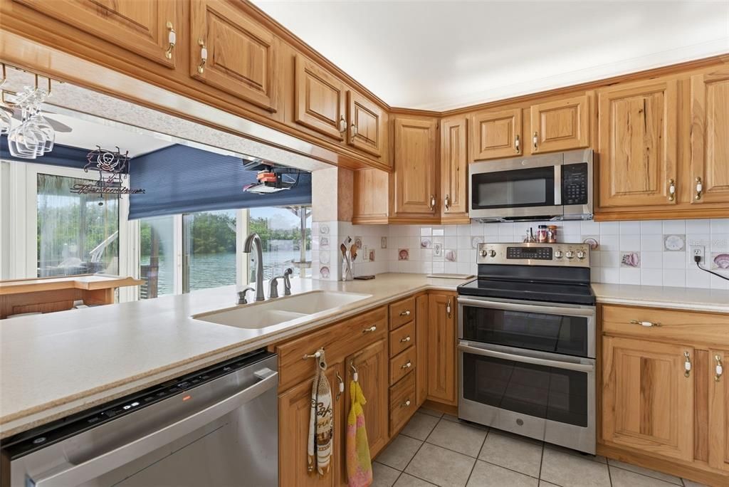 For Sale: $825,000 (2 beds, 2 baths, 1653 Square Feet)