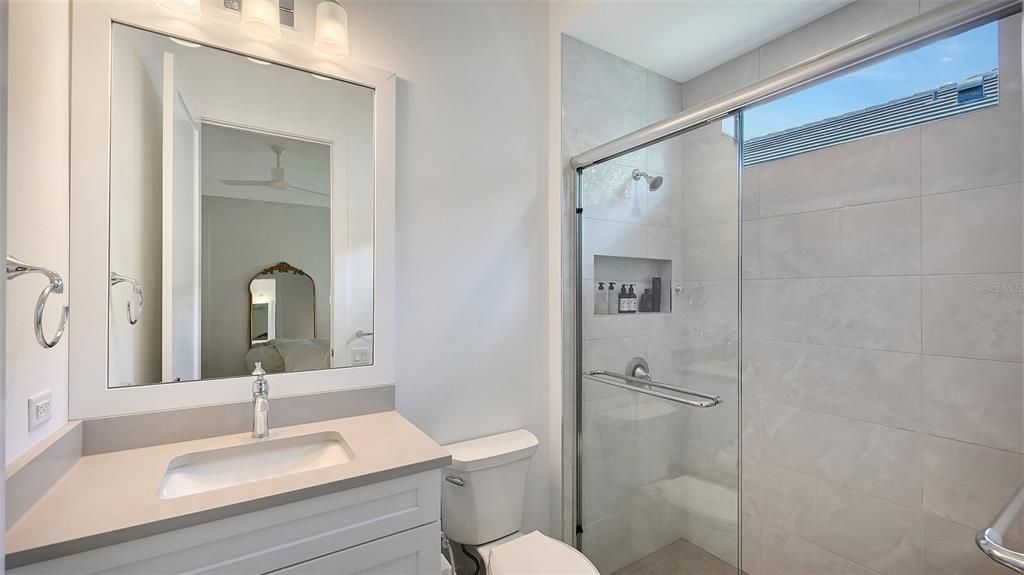 Activo con contrato: $2,150,000 (3 camas, 3 baños, 3216 Pies cuadrados)