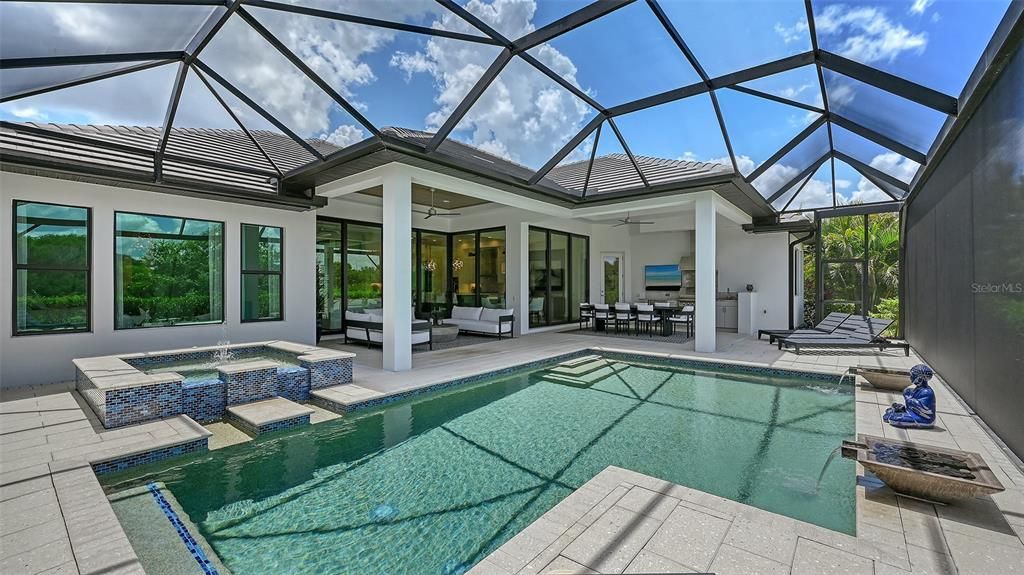 Activo con contrato: $2,150,000 (3 camas, 3 baños, 3216 Pies cuadrados)