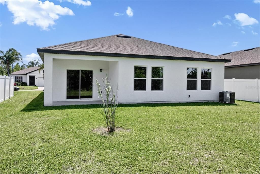 На продажу: $365,000 (4 спален, 2 ванн, 1825 Квадратных фут)