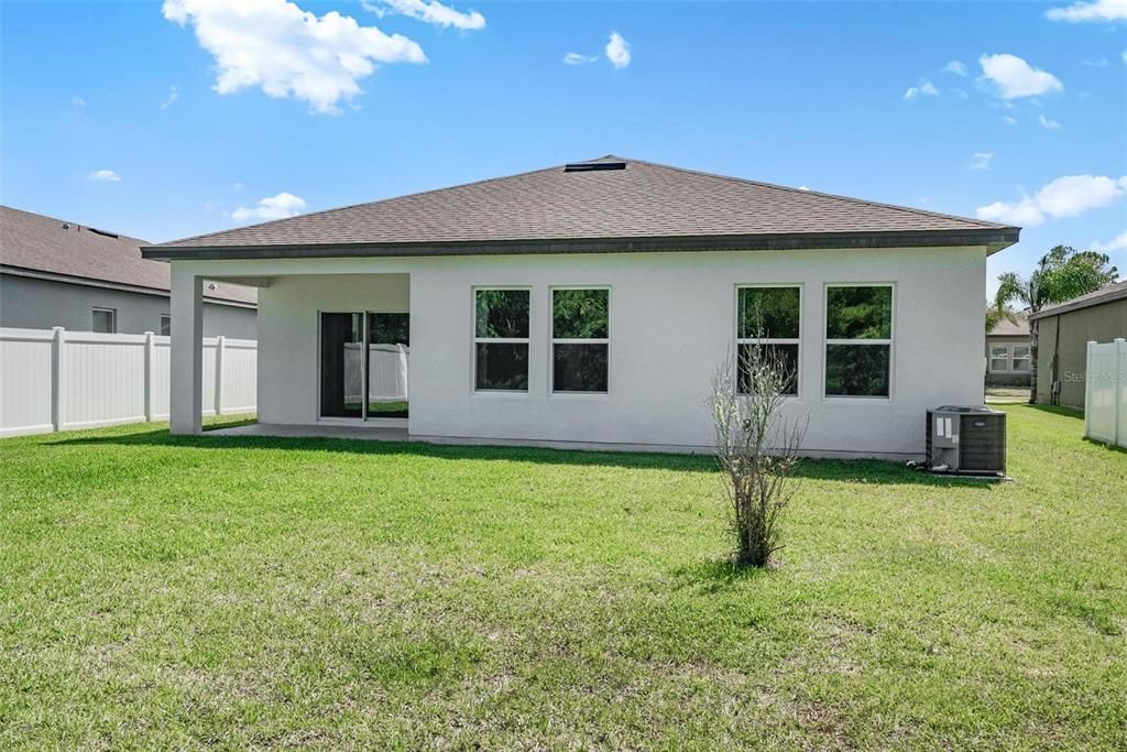 На продажу: $365,000 (4 спален, 2 ванн, 1825 Квадратных фут)