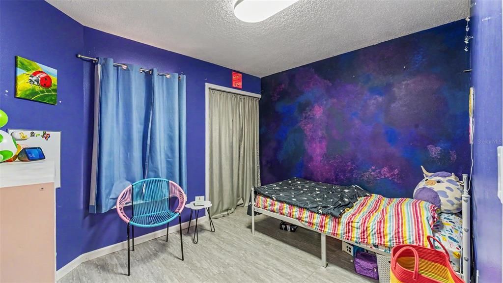 Activo con contrato: $255,000 (3 camas, 2 baños, 1247 Pies cuadrados)