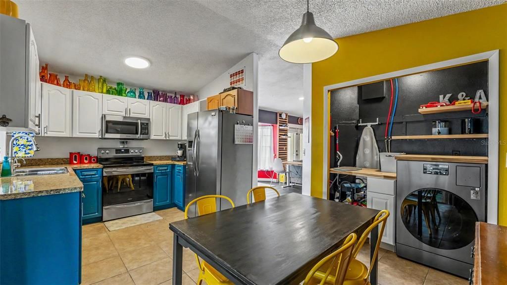 Activo con contrato: $255,000 (3 camas, 2 baños, 1247 Pies cuadrados)