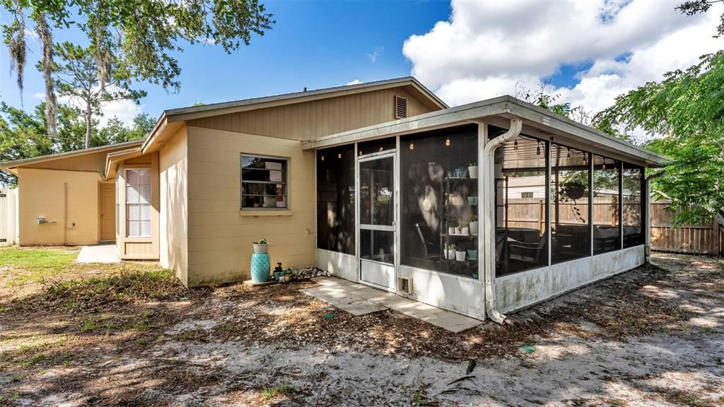 Activo con contrato: $255,000 (3 camas, 2 baños, 1247 Pies cuadrados)