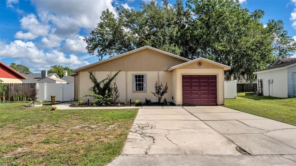 Activo con contrato: $255,000 (3 camas, 2 baños, 1247 Pies cuadrados)