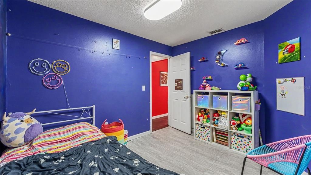 Activo con contrato: $255,000 (3 camas, 2 baños, 1247 Pies cuadrados)