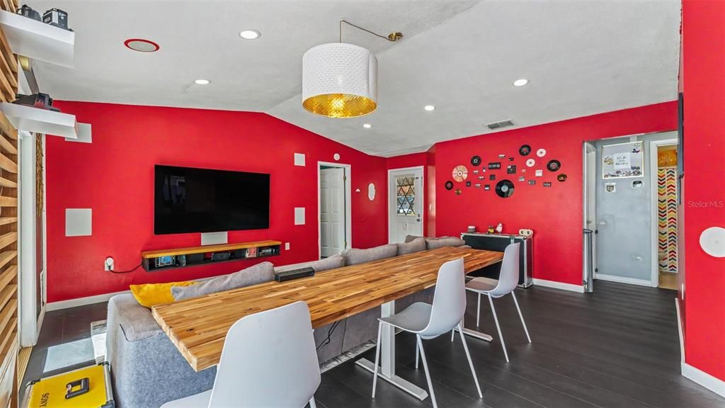 Activo con contrato: $255,000 (3 camas, 2 baños, 1247 Pies cuadrados)