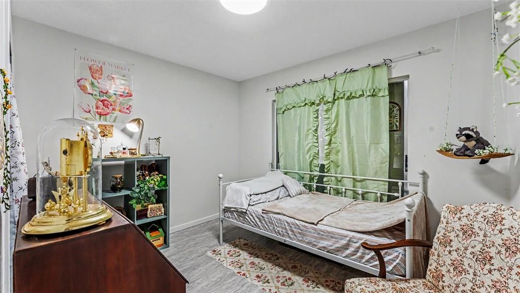 Activo con contrato: $255,000 (3 camas, 2 baños, 1247 Pies cuadrados)