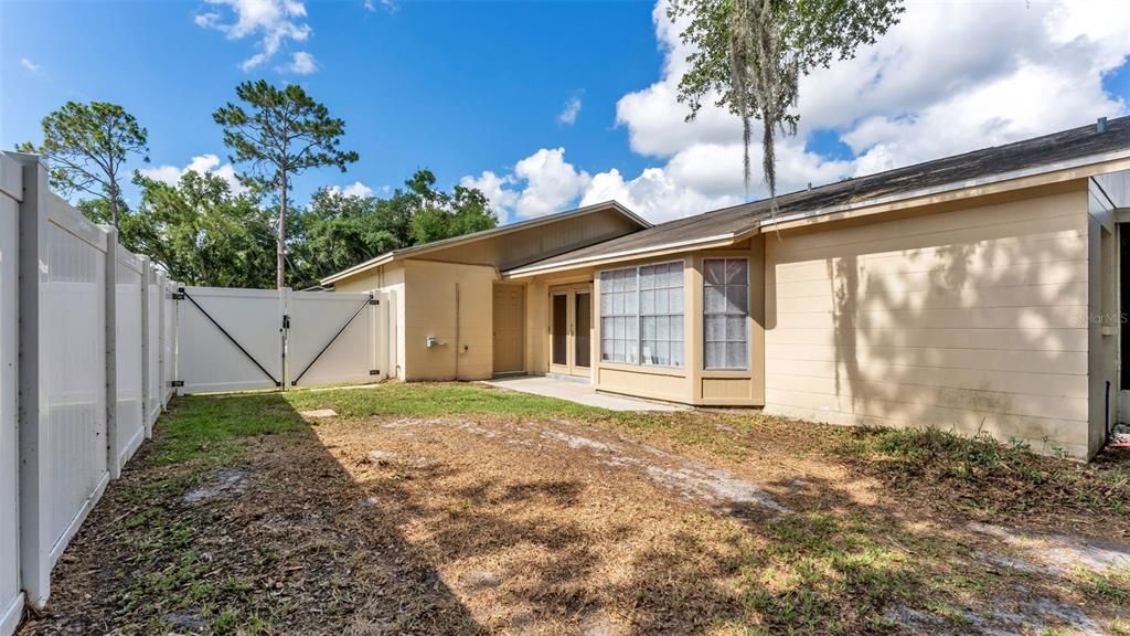 Activo con contrato: $255,000 (3 camas, 2 baños, 1247 Pies cuadrados)