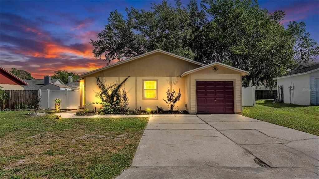 Activo con contrato: $255,000 (3 camas, 2 baños, 1247 Pies cuadrados)