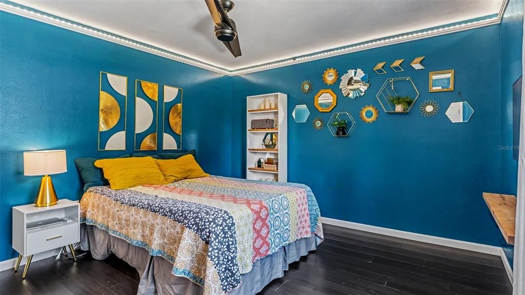 Activo con contrato: $255,000 (3 camas, 2 baños, 1247 Pies cuadrados)