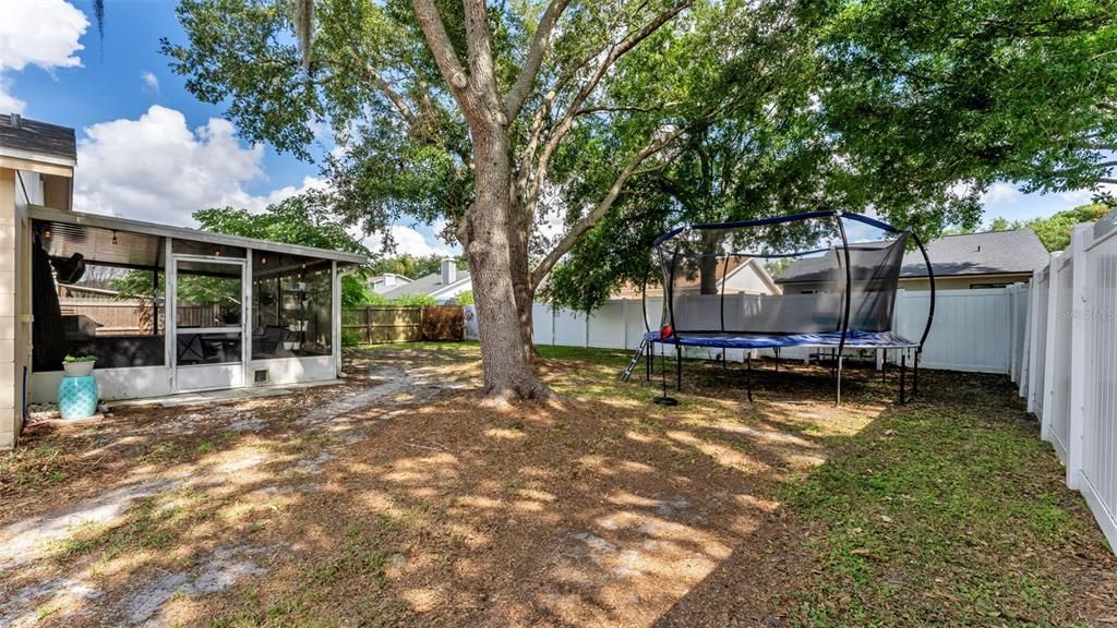 Activo con contrato: $255,000 (3 camas, 2 baños, 1247 Pies cuadrados)