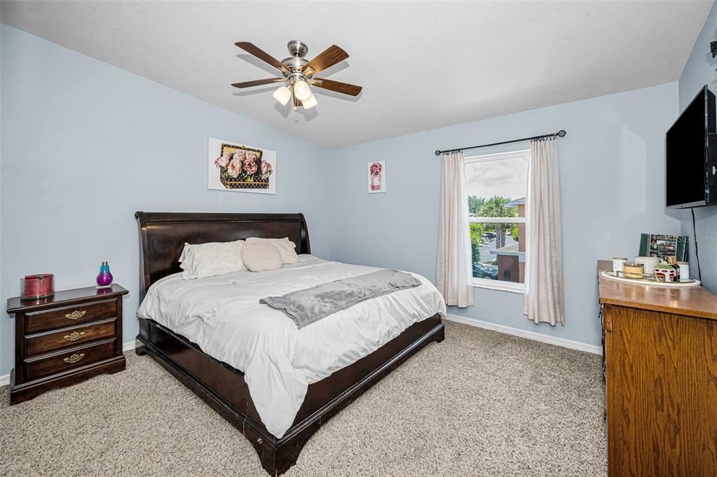 Activo con contrato: $285,000 (3 camas, 2 baños, 1602 Pies cuadrados)