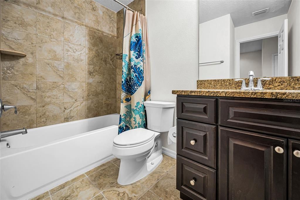 Activo con contrato: $285,000 (3 camas, 2 baños, 1602 Pies cuadrados)