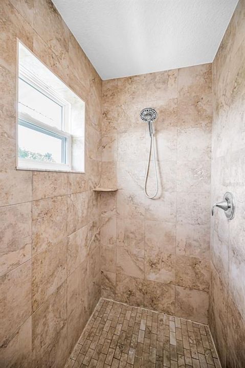 Activo con contrato: $285,000 (3 camas, 2 baños, 1602 Pies cuadrados)