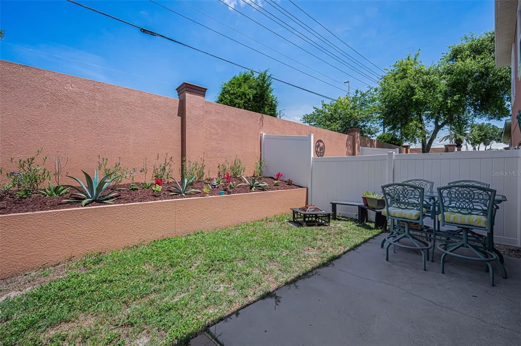 Activo con contrato: $285,000 (3 camas, 2 baños, 1602 Pies cuadrados)