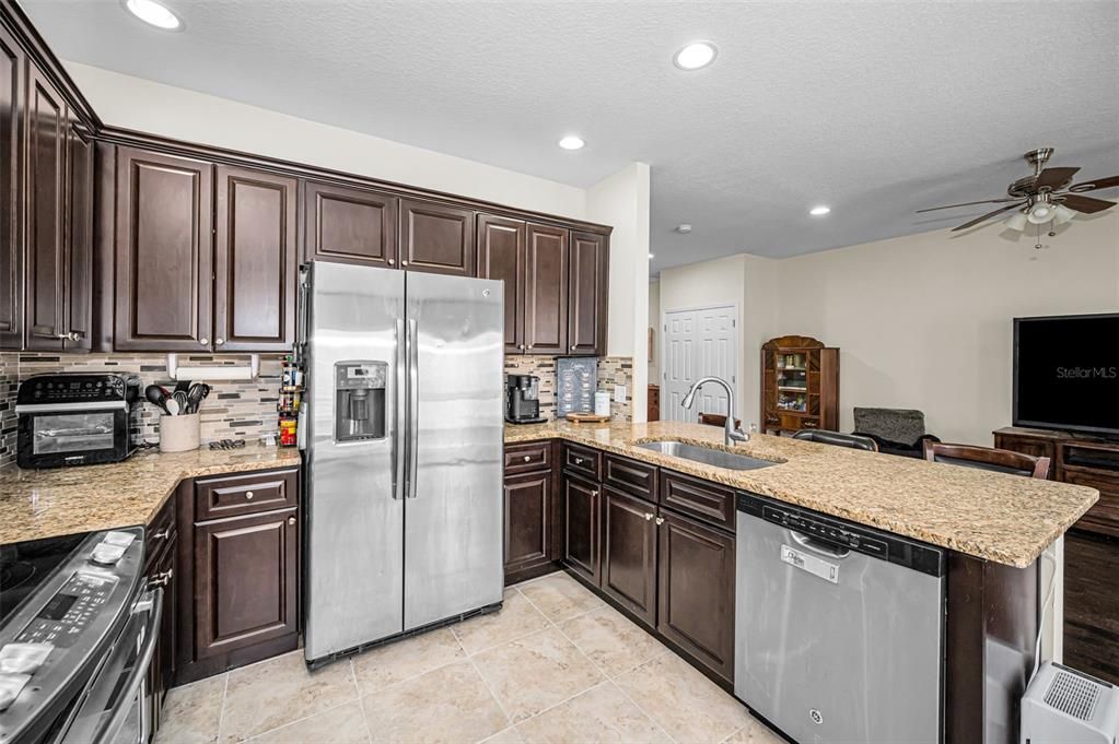 Activo con contrato: $285,000 (3 camas, 2 baños, 1602 Pies cuadrados)