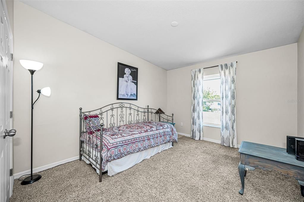 Activo con contrato: $285,000 (3 camas, 2 baños, 1602 Pies cuadrados)