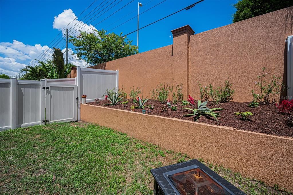 Activo con contrato: $285,000 (3 camas, 2 baños, 1602 Pies cuadrados)