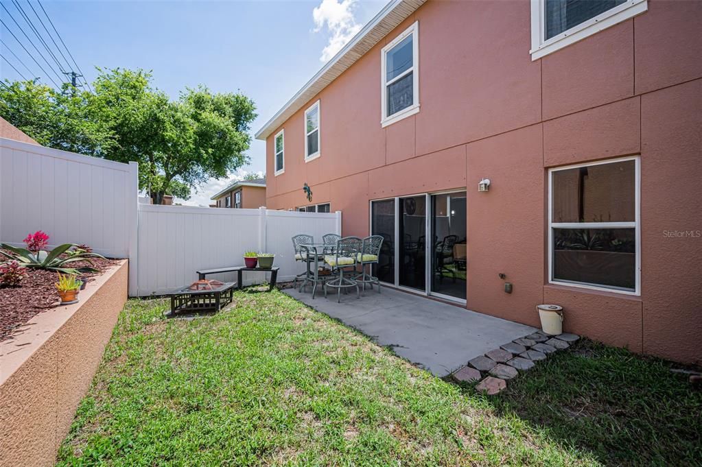 Activo con contrato: $285,000 (3 camas, 2 baños, 1602 Pies cuadrados)
