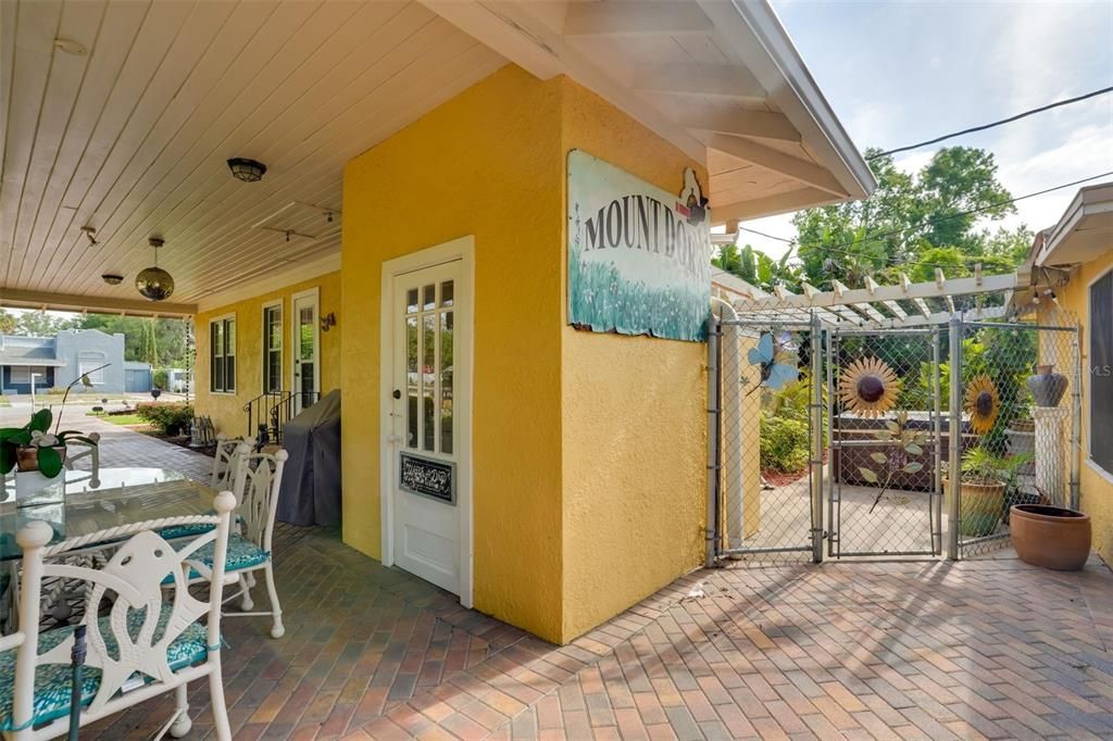 For Rent: $3,500 (2 beds, 2 baths, 1200 Square Feet)