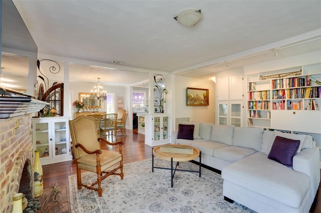 For Rent: $3,500 (2 beds, 2 baths, 1200 Square Feet)