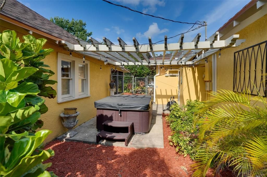 For Rent: $3,500 (2 beds, 2 baths, 1200 Square Feet)