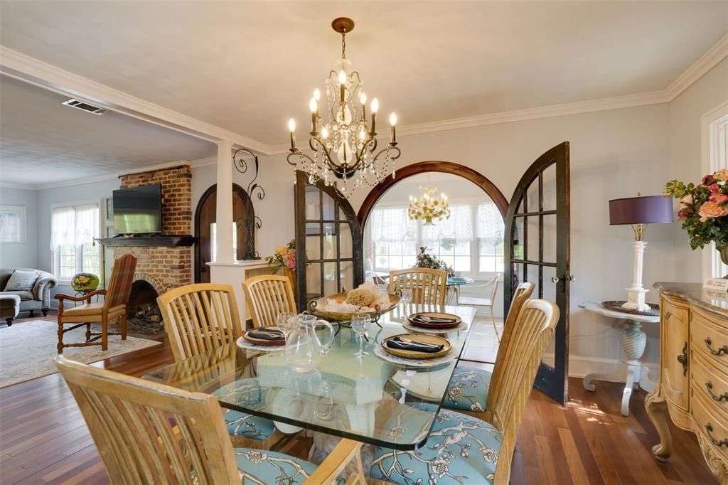 For Rent: $3,500 (2 beds, 2 baths, 1200 Square Feet)
