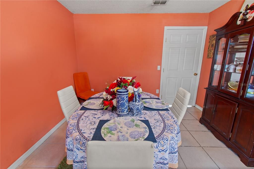 For Sale: $310,000 (5 beds, 3 baths, 2093 Square Feet)