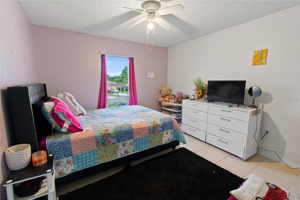For Sale: $310,000 (5 beds, 3 baths, 2093 Square Feet)