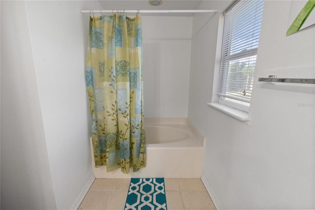 For Sale: $310,000 (5 beds, 3 baths, 2093 Square Feet)