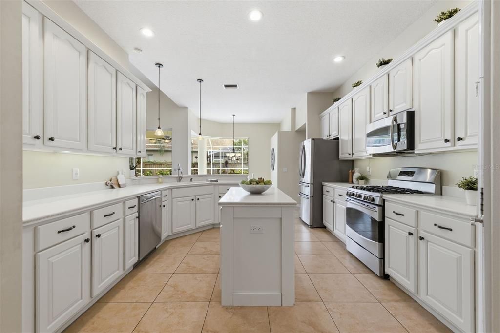 Active With Contract: $935,000 (4 beds, 3 baths, 2973 Square Feet)