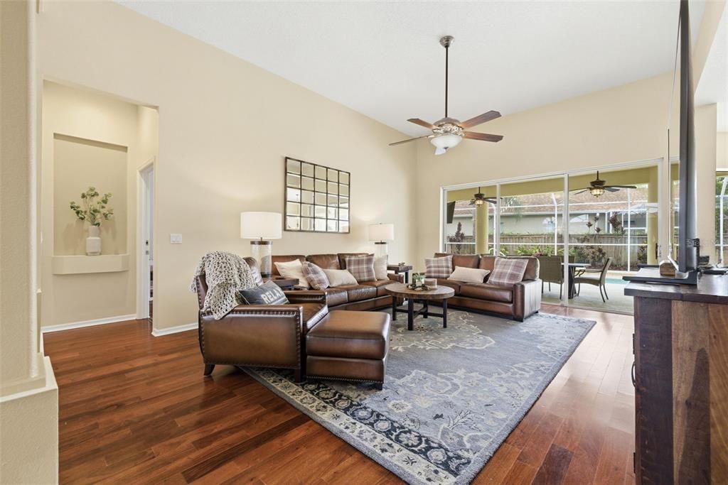 Active With Contract: $935,000 (4 beds, 3 baths, 2973 Square Feet)