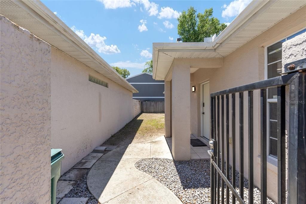Activo con contrato: $218,000 (2 camas, 2 baños, 1376 Pies cuadrados)