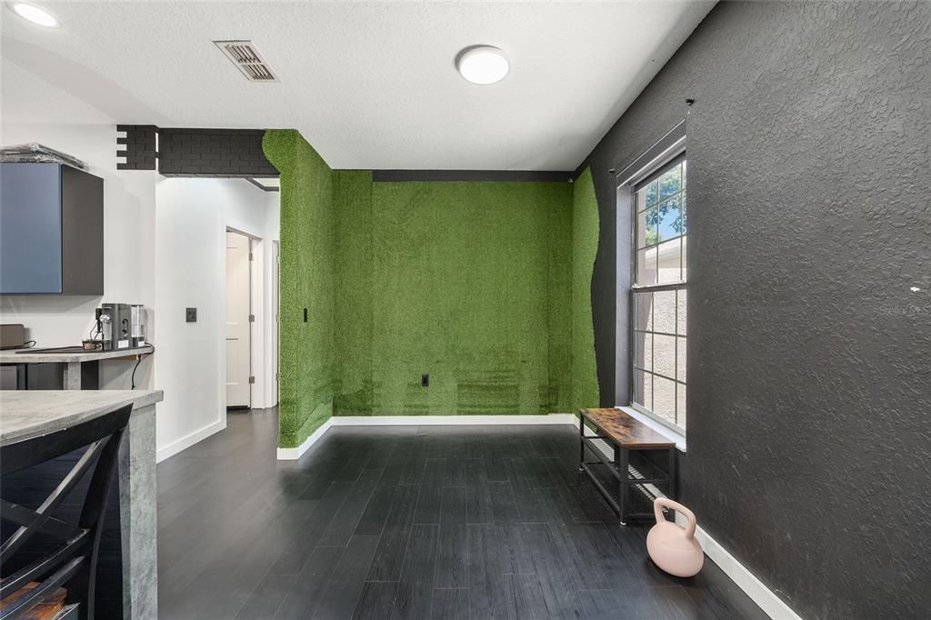 Activo con contrato: $218,000 (2 camas, 2 baños, 1376 Pies cuadrados)