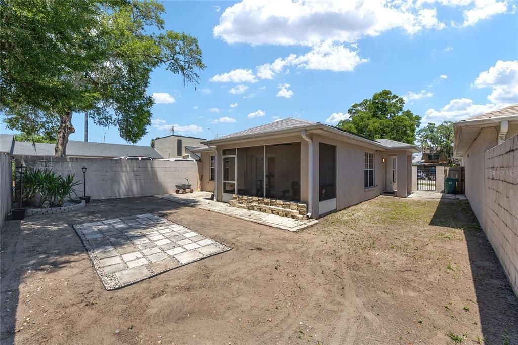 Activo con contrato: $218,000 (2 camas, 2 baños, 1376 Pies cuadrados)