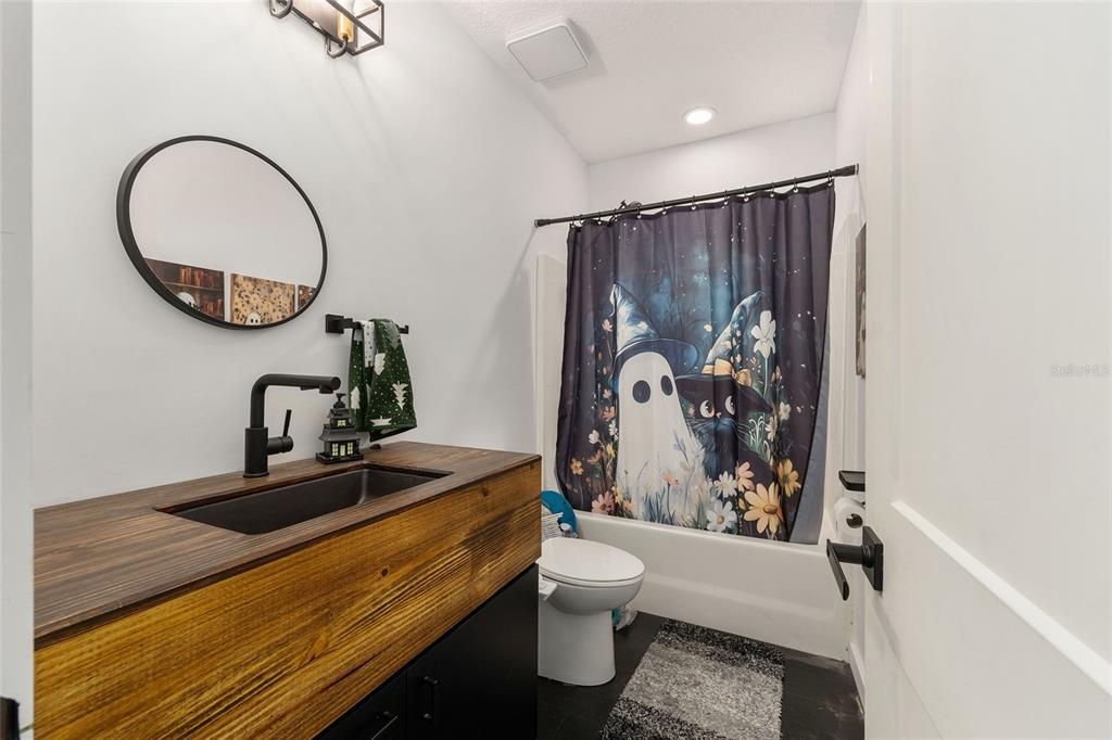Activo con contrato: $218,000 (2 camas, 2 baños, 1376 Pies cuadrados)