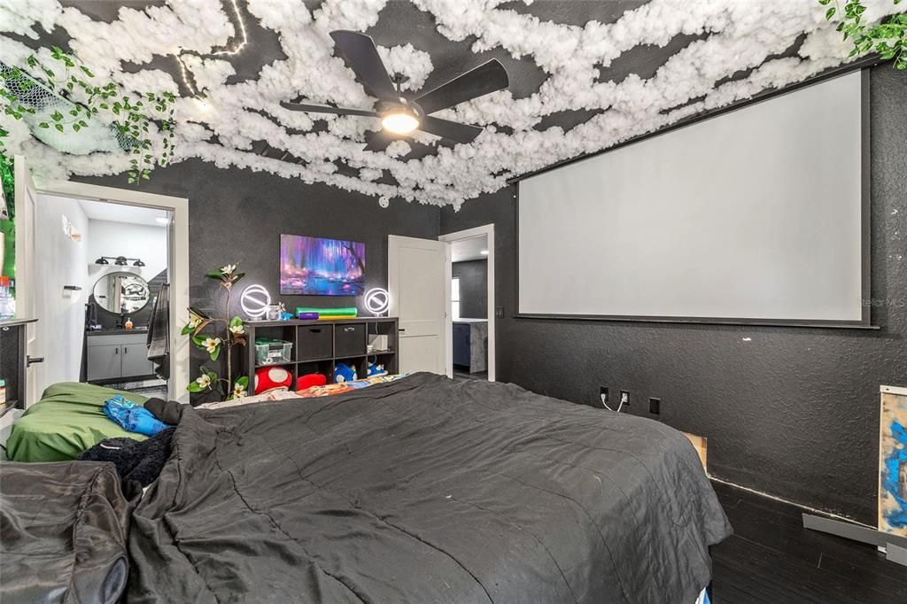 Activo con contrato: $218,000 (2 camas, 2 baños, 1376 Pies cuadrados)