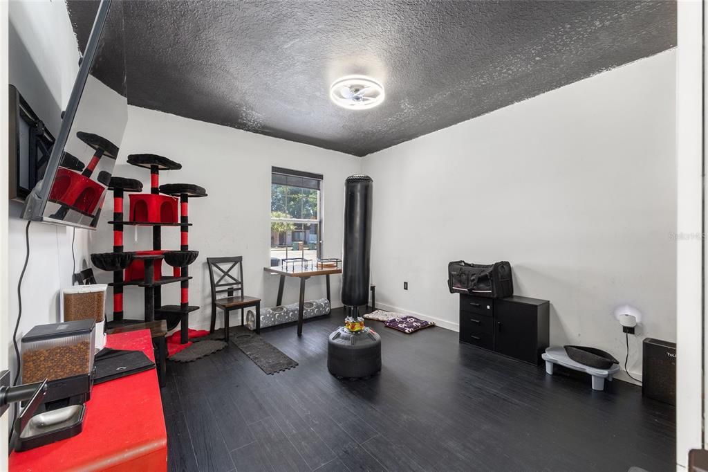 Activo con contrato: $218,000 (2 camas, 2 baños, 1376 Pies cuadrados)