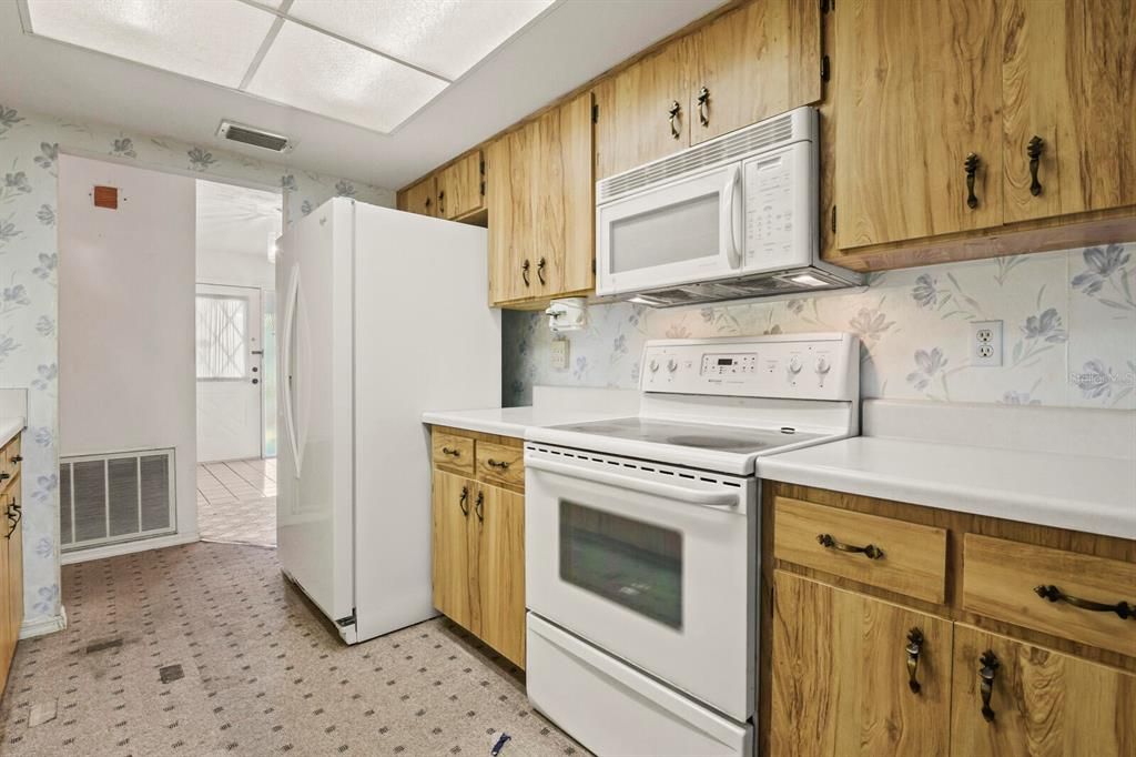 For Sale: $250,000 (2 beds, 2 baths, 1785 Square Feet)