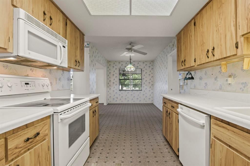 For Sale: $250,000 (2 beds, 2 baths, 1785 Square Feet)