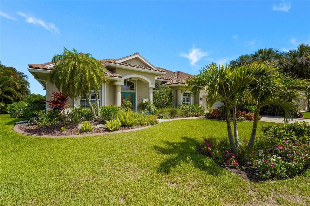 Active With Contract: $760,000 (3 beds, 2 baths, 2468 Square Feet)