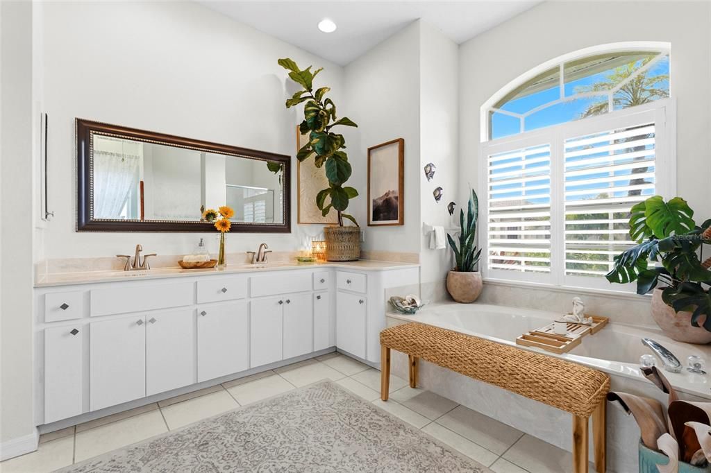 Active With Contract: $760,000 (3 beds, 2 baths, 2468 Square Feet)