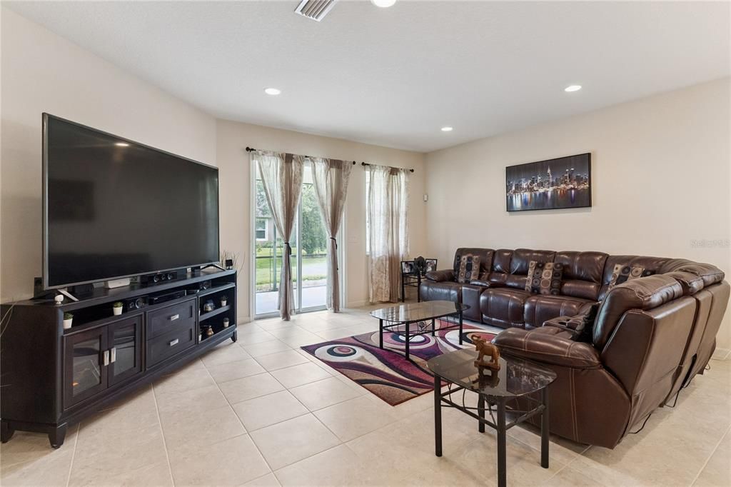 For Sale: $346,000 (3 beds, 2 baths, 1714 Square Feet)