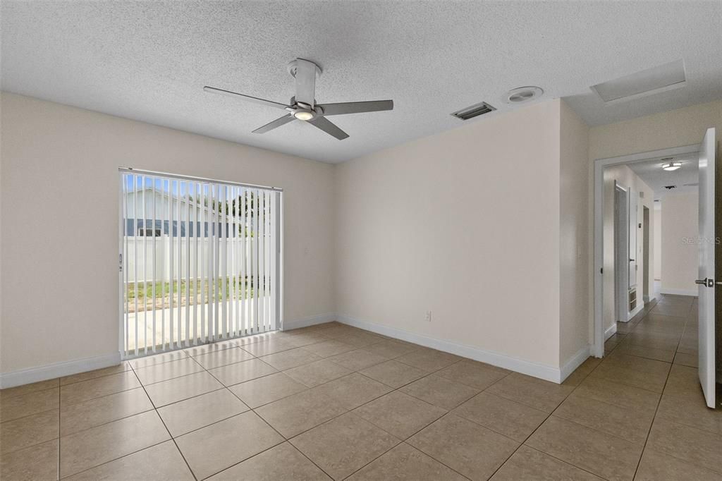 En Venta: $480,000 (4 camas, 2 baños, 1480 Pies cuadrados)