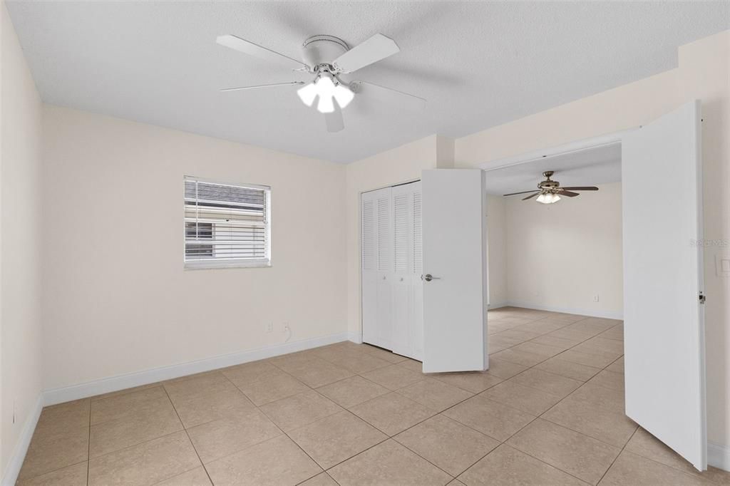 En Venta: $480,000 (4 camas, 2 baños, 1480 Pies cuadrados)