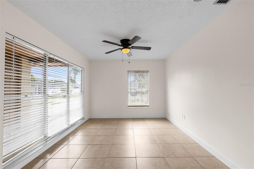 En Venta: $480,000 (4 camas, 2 baños, 1480 Pies cuadrados)