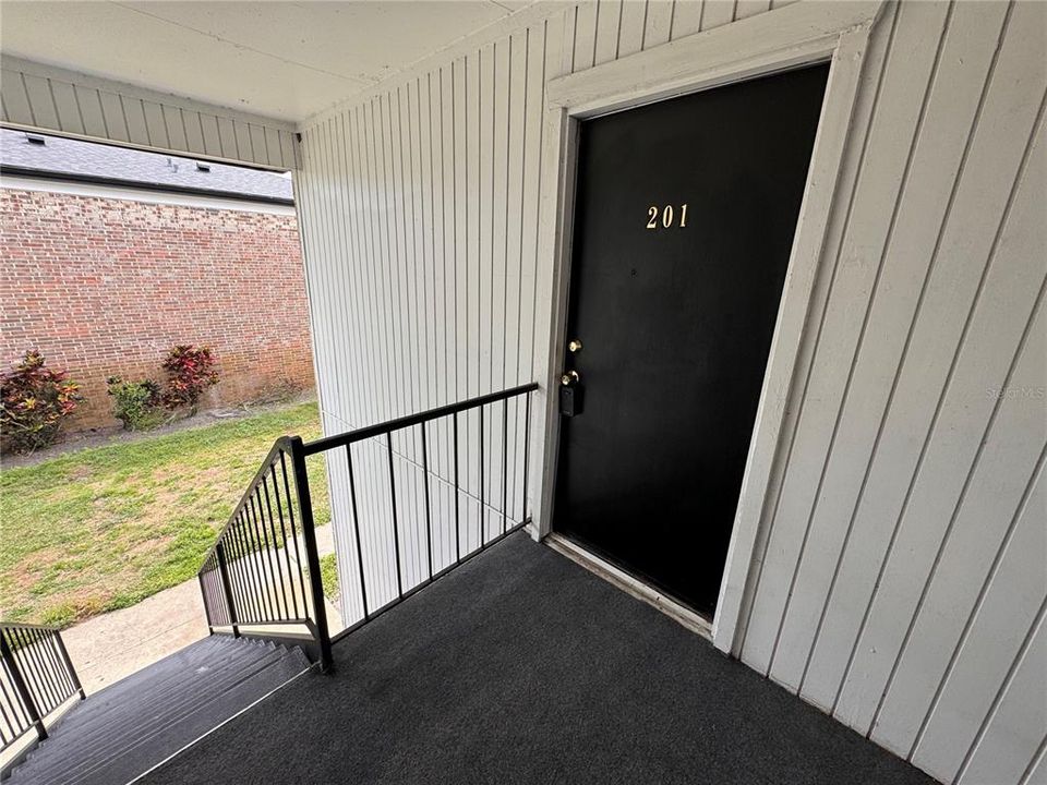 For Sale: $120,000 (1 beds, 1 baths, 546 Square Feet)
